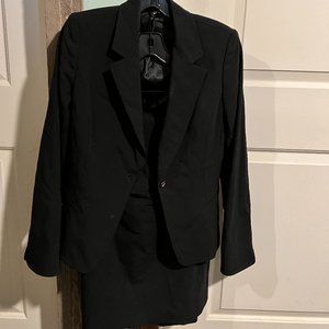 Elie Tahari Women's Suit Size 10